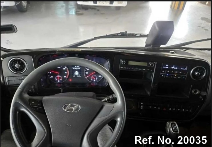  Hyundai / New County Stock No. 20035